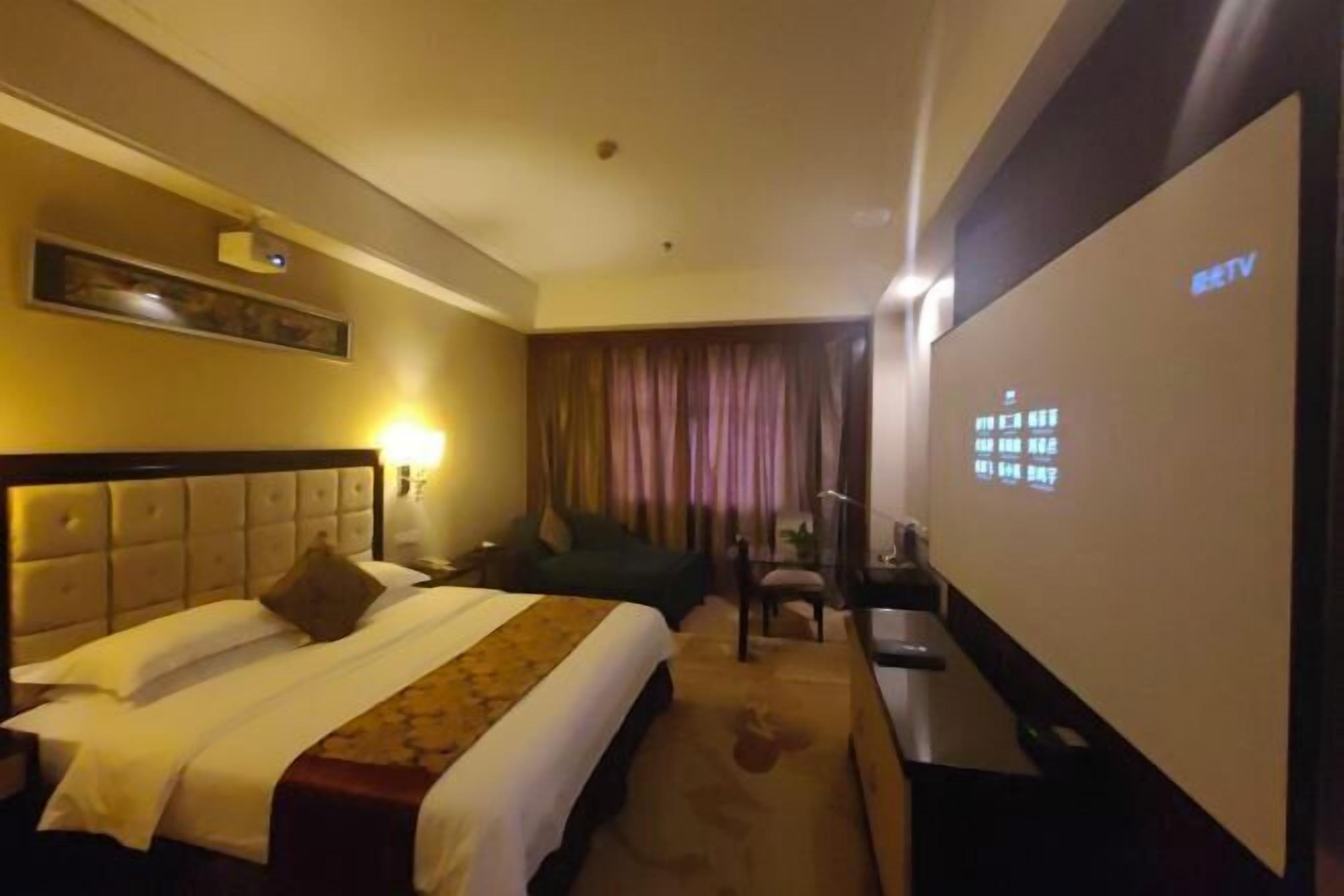 Minibar, in-room safe, alarm clocks