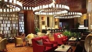 A modern lobby with a circular ceiling design, comfortable seating, and a patterned carpet. - Ramada Plaza Shaoguan City Centre (Shaoguan)