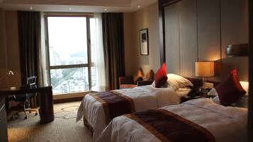 Minibar, in-room safe, desk, free WiFi
