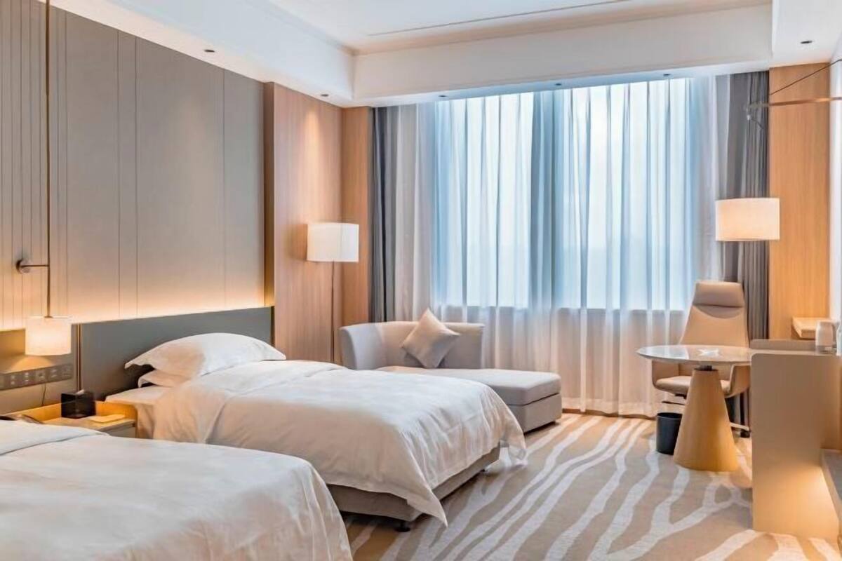 Minibar, in-room safe, desk, free WiFi