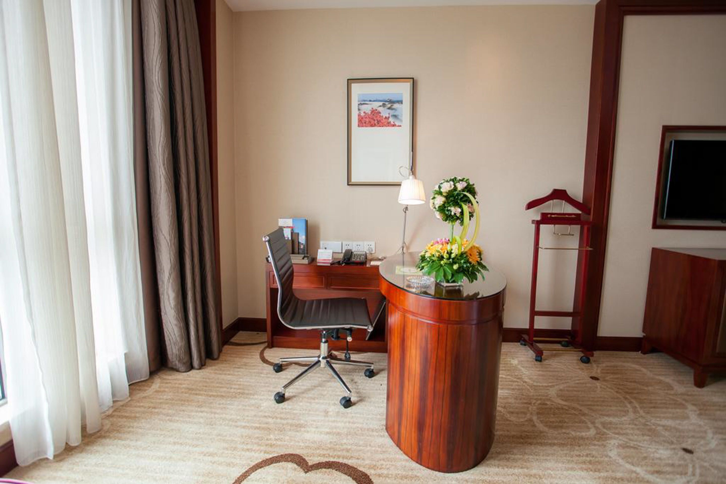 minibar, in-room safe, desk, free wifi