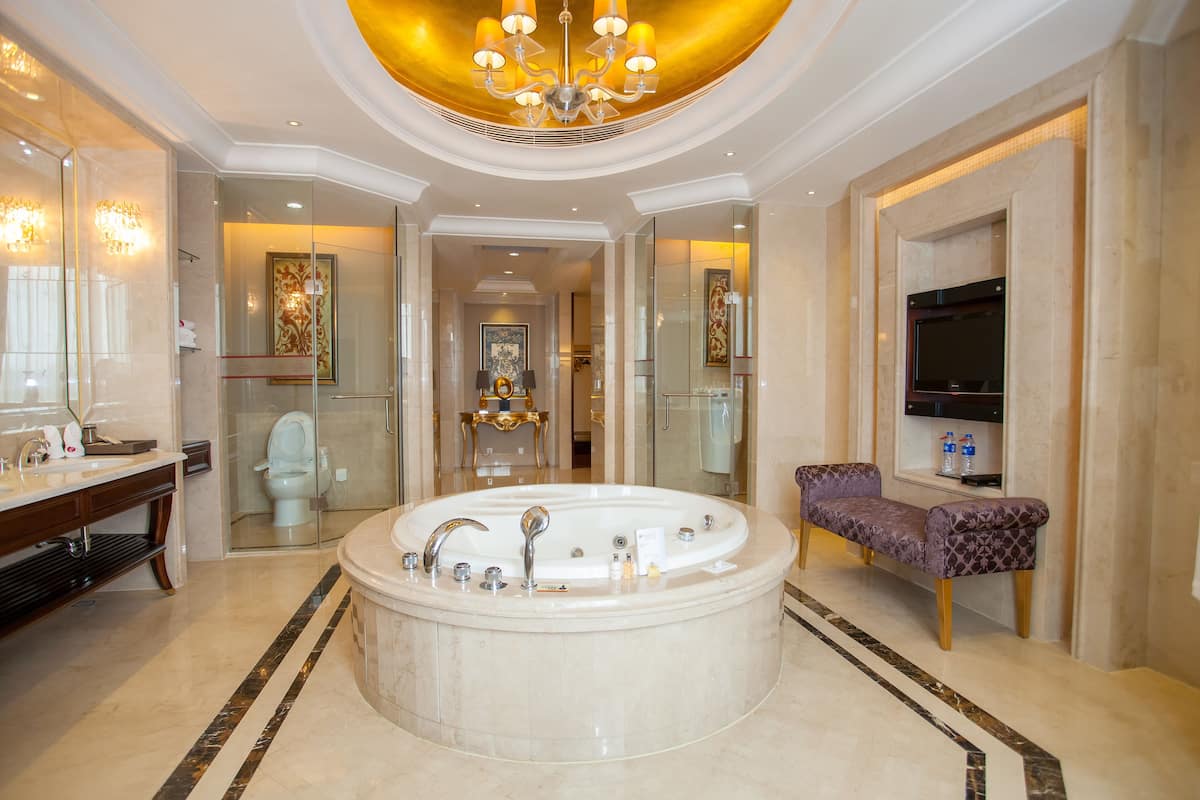 deep-soaking bathtub