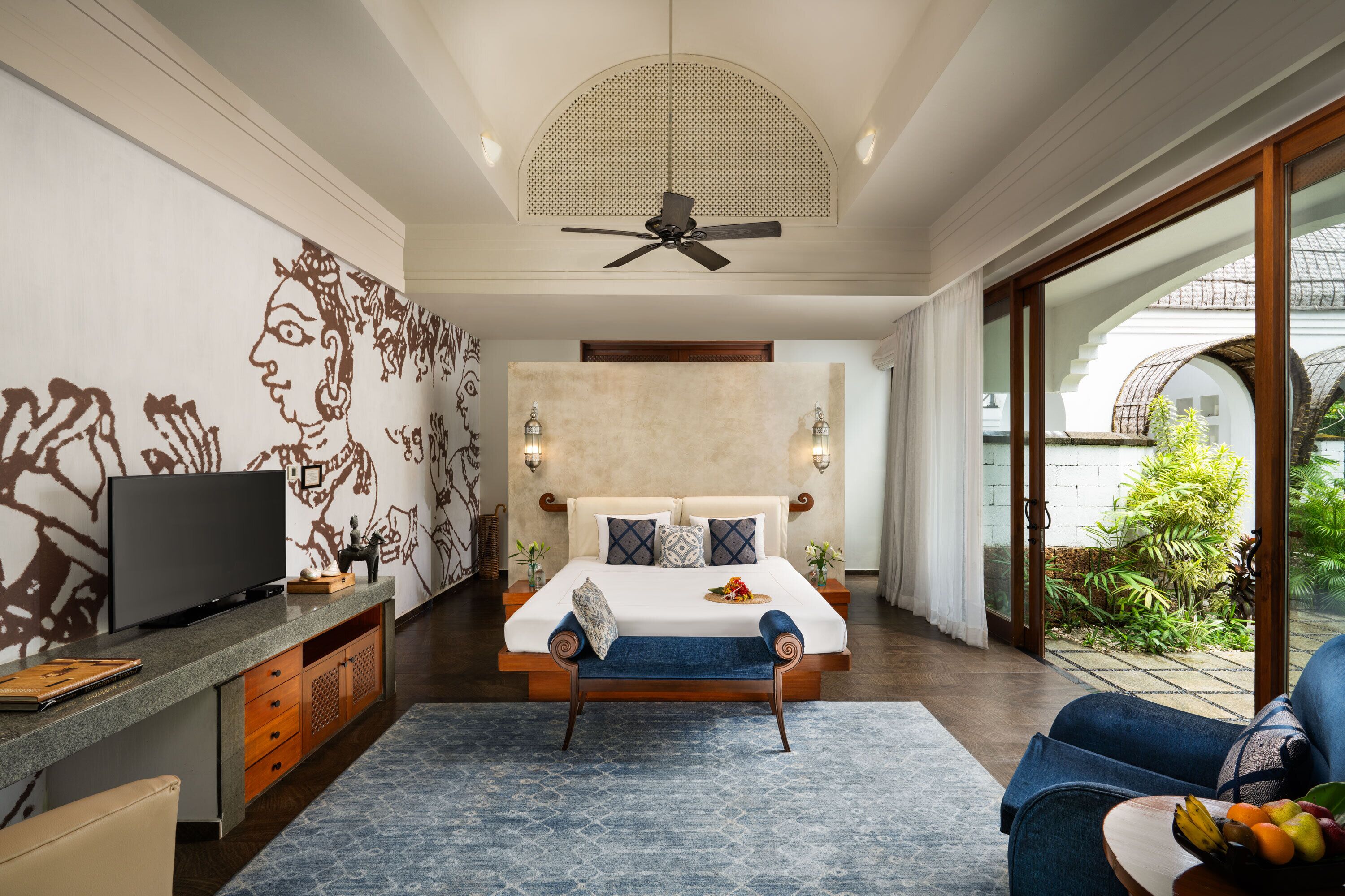 Deluxe Villa, 1 King Bed | Minibar, in-room safe, desk, laptop workspace