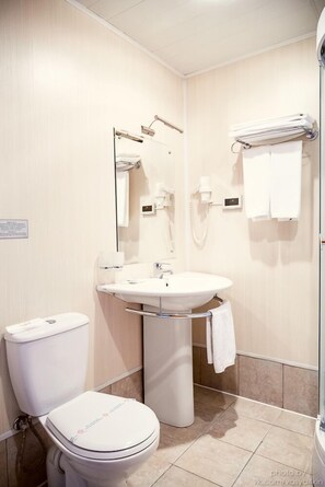 Chambre avec lits jumeaux (Small) | Salle de bain