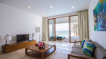 客房 | 起居区 | 40-英寸液晶电视 (配备卫星频道)、电视