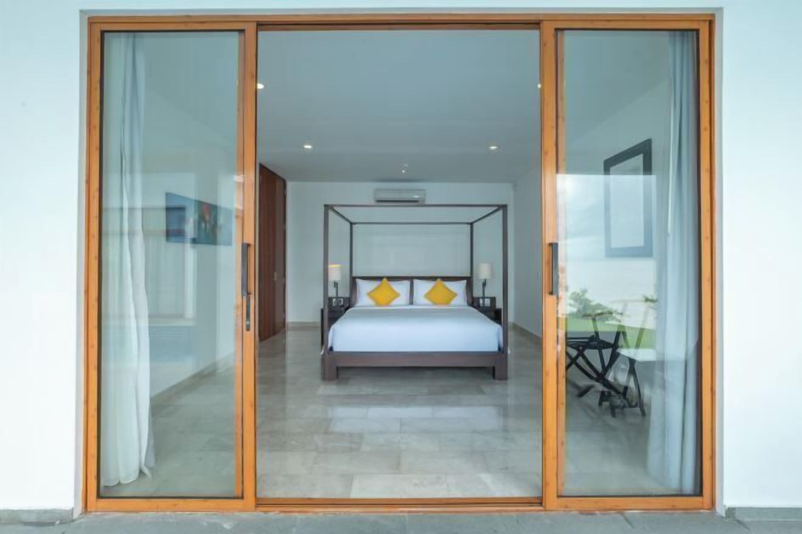 Premium bedding, down comforters, pillowtop beds, minibar