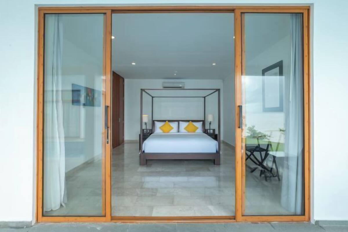 Premium bedding, down comforters, pillowtop beds, minibar