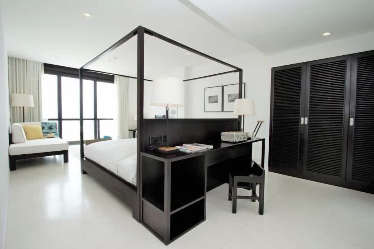 Ropa de cama de alta calidad, edredón, camas con pillow-top y minibar