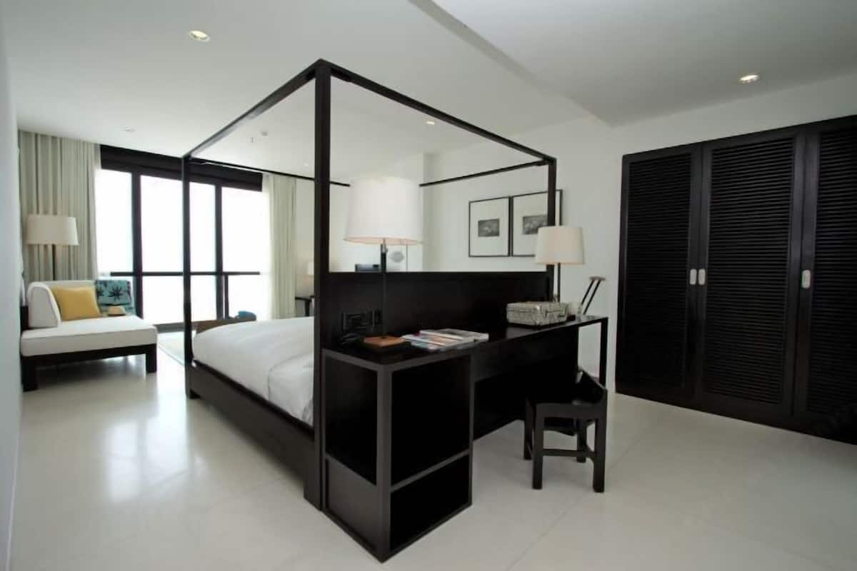 2 bedrooms, premium bedding, down comforters, pillowtop beds