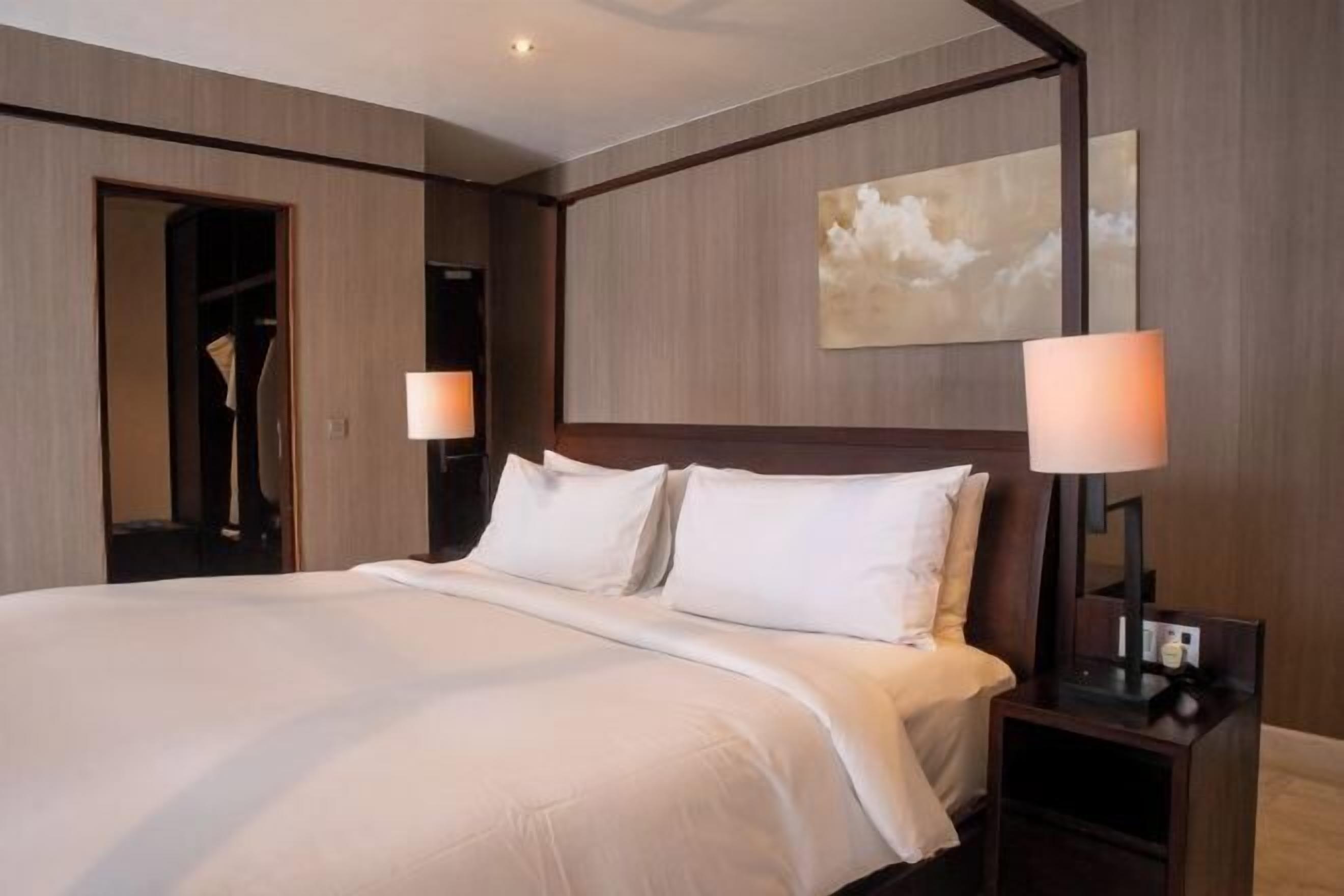 Ropa de cama de alta calidad, edredón, camas con pillow-top y minibar 