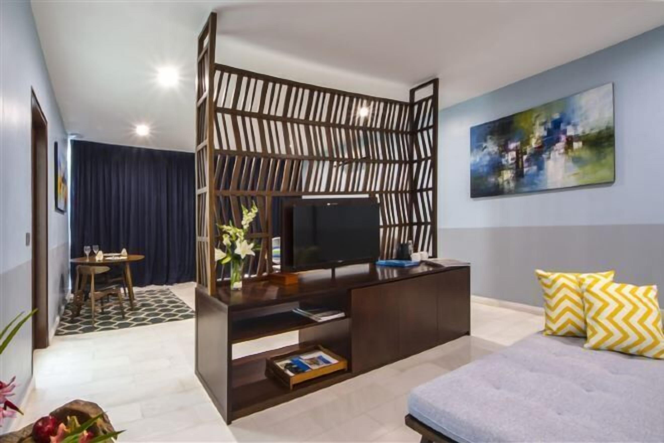 Ropa de cama de alta calidad, edredón, camas con pillow-top y minibar 
