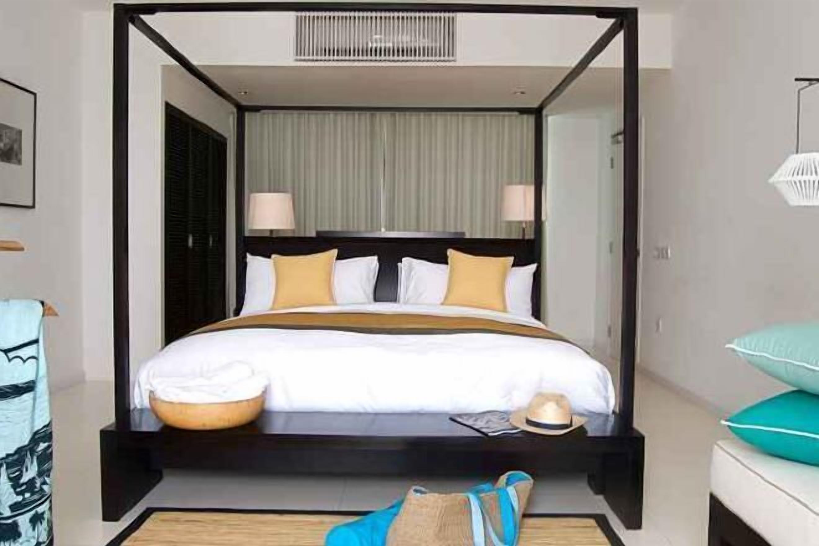 Ropa de cama de alta calidad, edredón, camas con pillow-top y minibar 