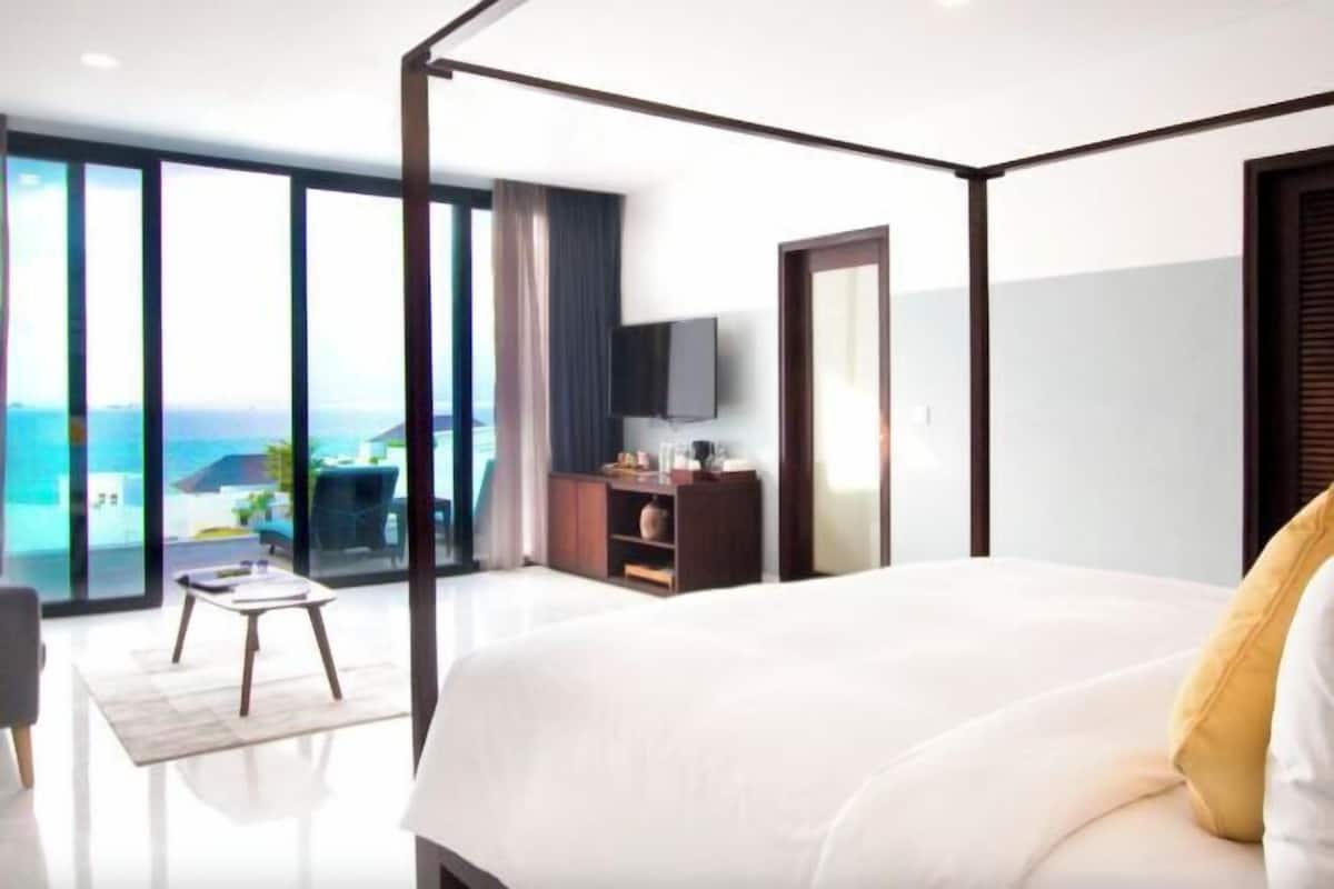 Ropa de cama de alta calidad, edredón, camas con pillow-top y minibar