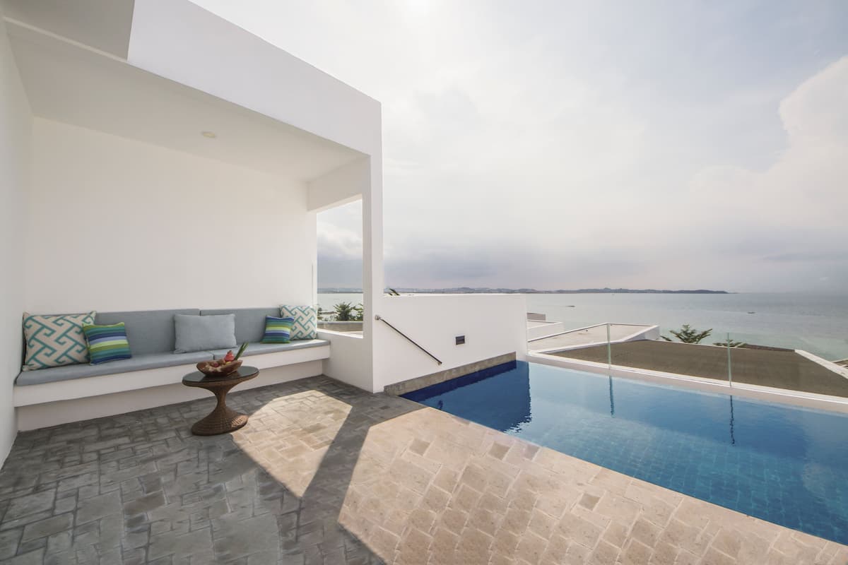 2 outdoor pools, open 8:00 AM to 8:00 PM, free pool cabanas