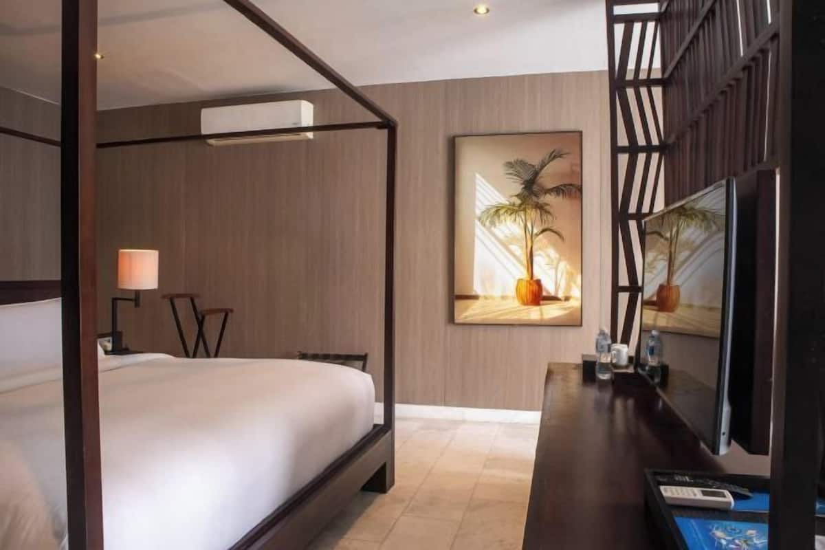 Premium bedding, down duvets, pillow-top beds, minibar