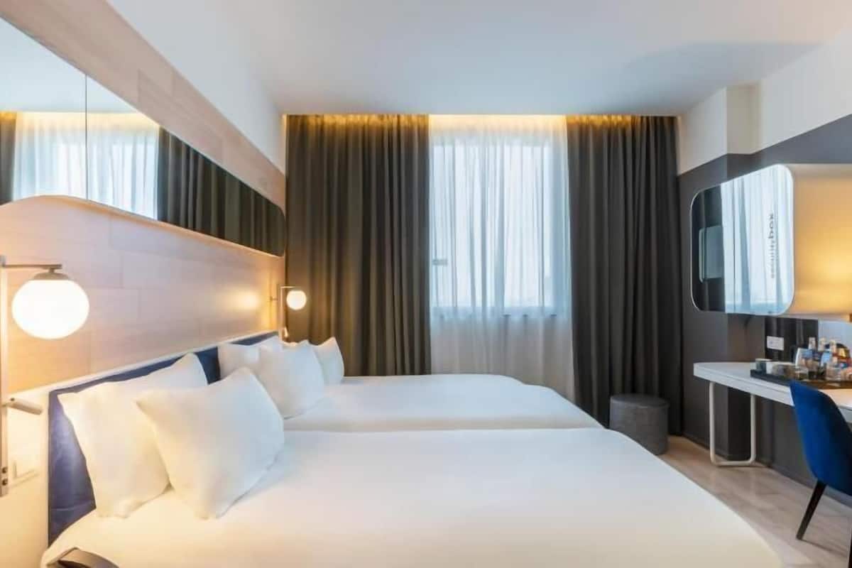 Premium bedding, down comforters, minibar, in-room safe