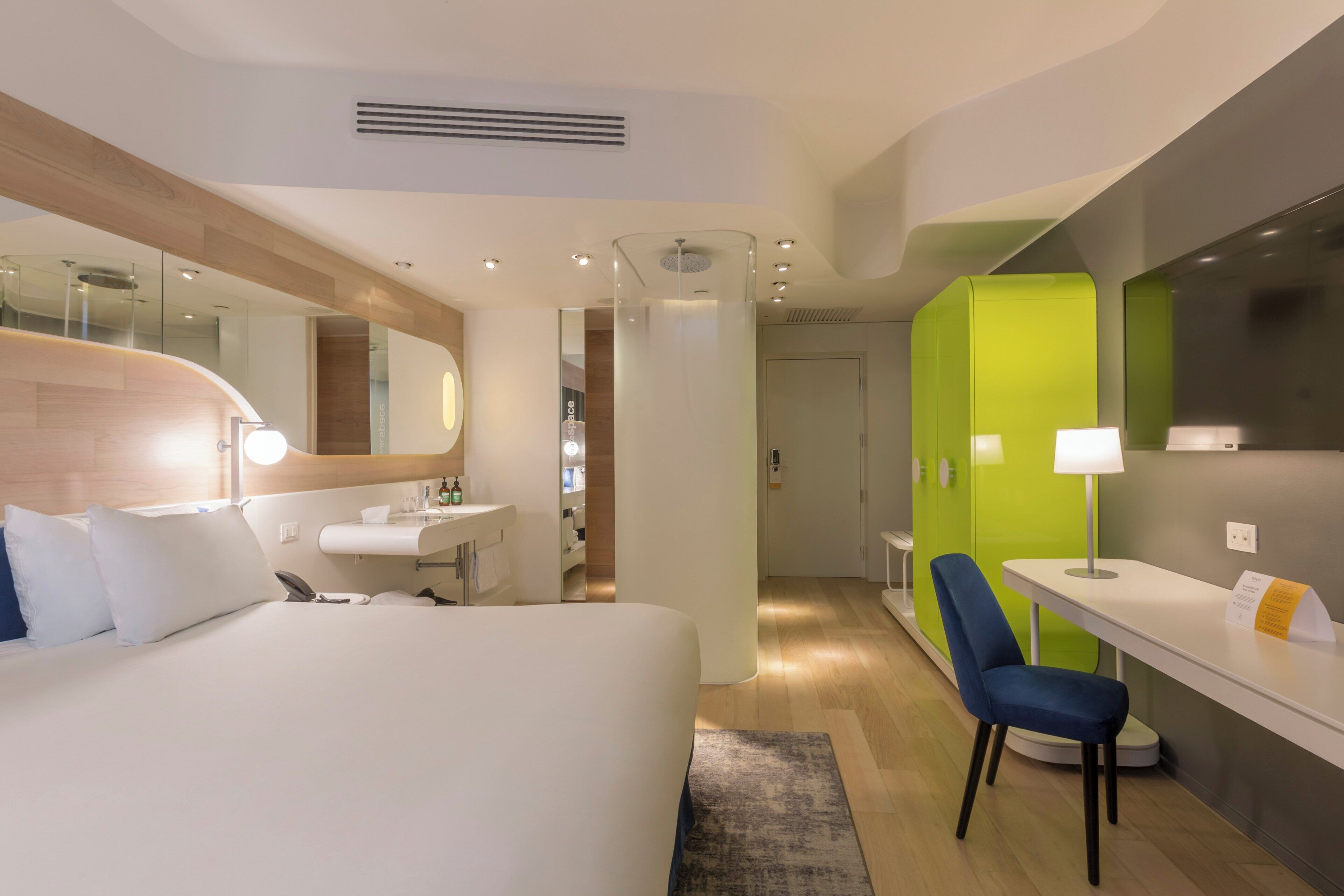 Biancheria da letto di alta qualità, copriletto in piuma, minibar