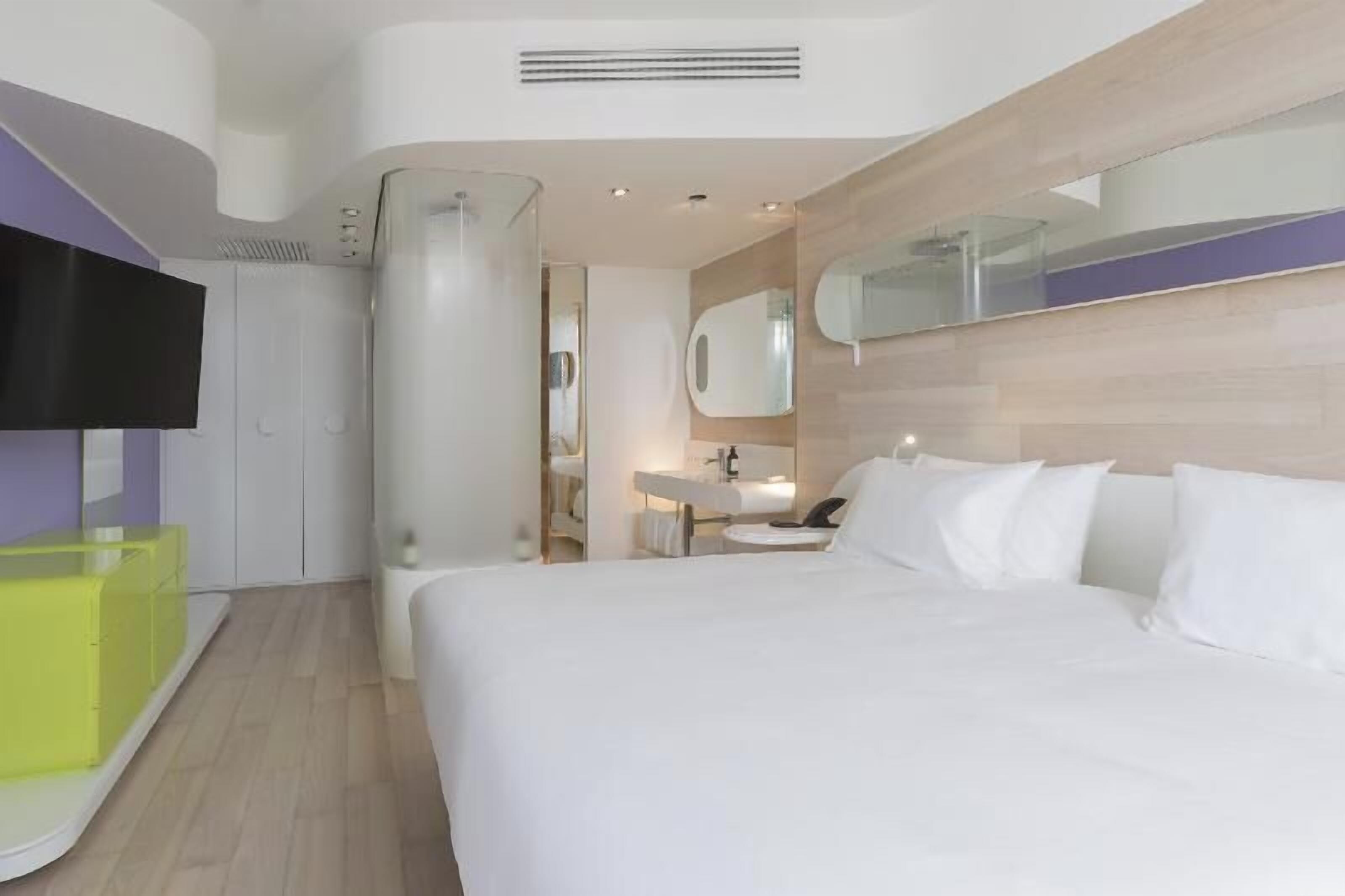 Premium bedding, down comforters, minibar, in-room safe