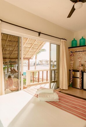 Beach Front View | Minibar, in-room safe, individually decorated, individually furnished - Hotel Puerto Holbox Beach Front (Isla Holbox)