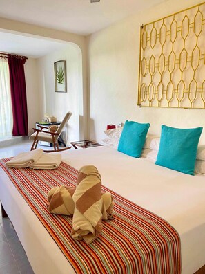 Deluxe Vista Jardín | Minibar, safe på rommet, individuelt dekorert og individuelt innredet