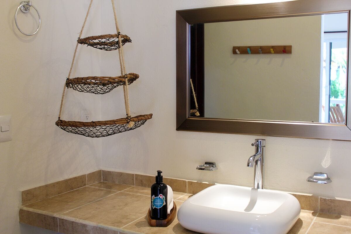 deluxe vista mar | bathroom | shower, rainfall showerhead, free toiletries, hair dryer