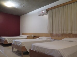Minibar, escritorio, wifi gratis y ropa de cama