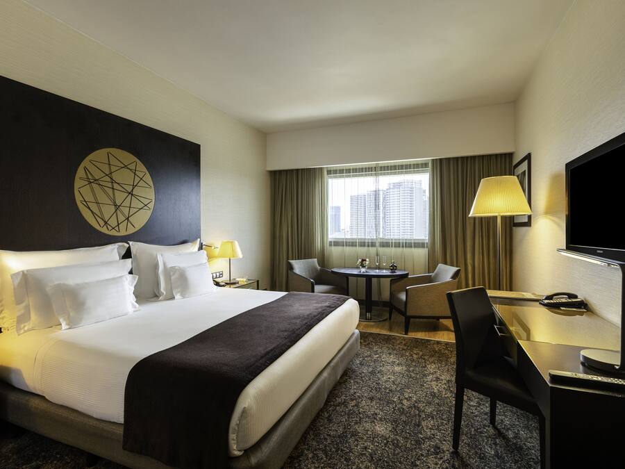 Double or Twin Room | Hypo-allergenic bedding, minibar, in-room safe, desk