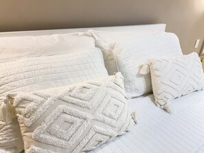 Standard Room, 1 Queen Bed, Marina View | Rollaway beds, WiFi - Marina Hotel at Shelter Bay (Colon)