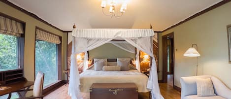 Tienda Deluxe | Caja fuerte, escritorio, wifi gratis y ropa de cama