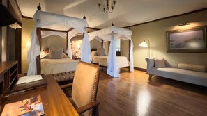 Tienda Deluxe | Caja fuerte, escritorio, wifi gratis y ropa de cama