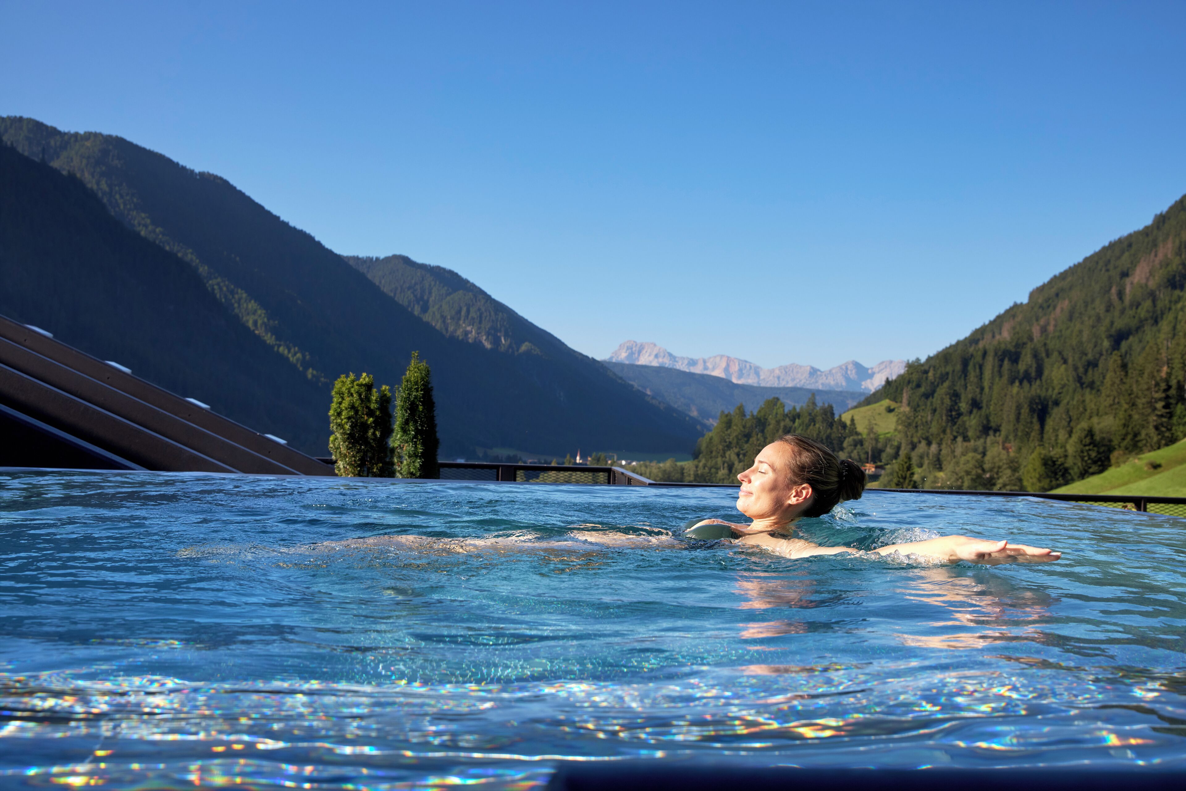 Indoor pool, 7 outdoor pools, pool umbrellas, sun loungers