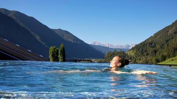 Indoor pool, 7 outdoor pools, pool umbrellas, sun loungers