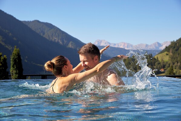 Indoor pool, 7 outdoor pools, pool umbrellas, pool loungers