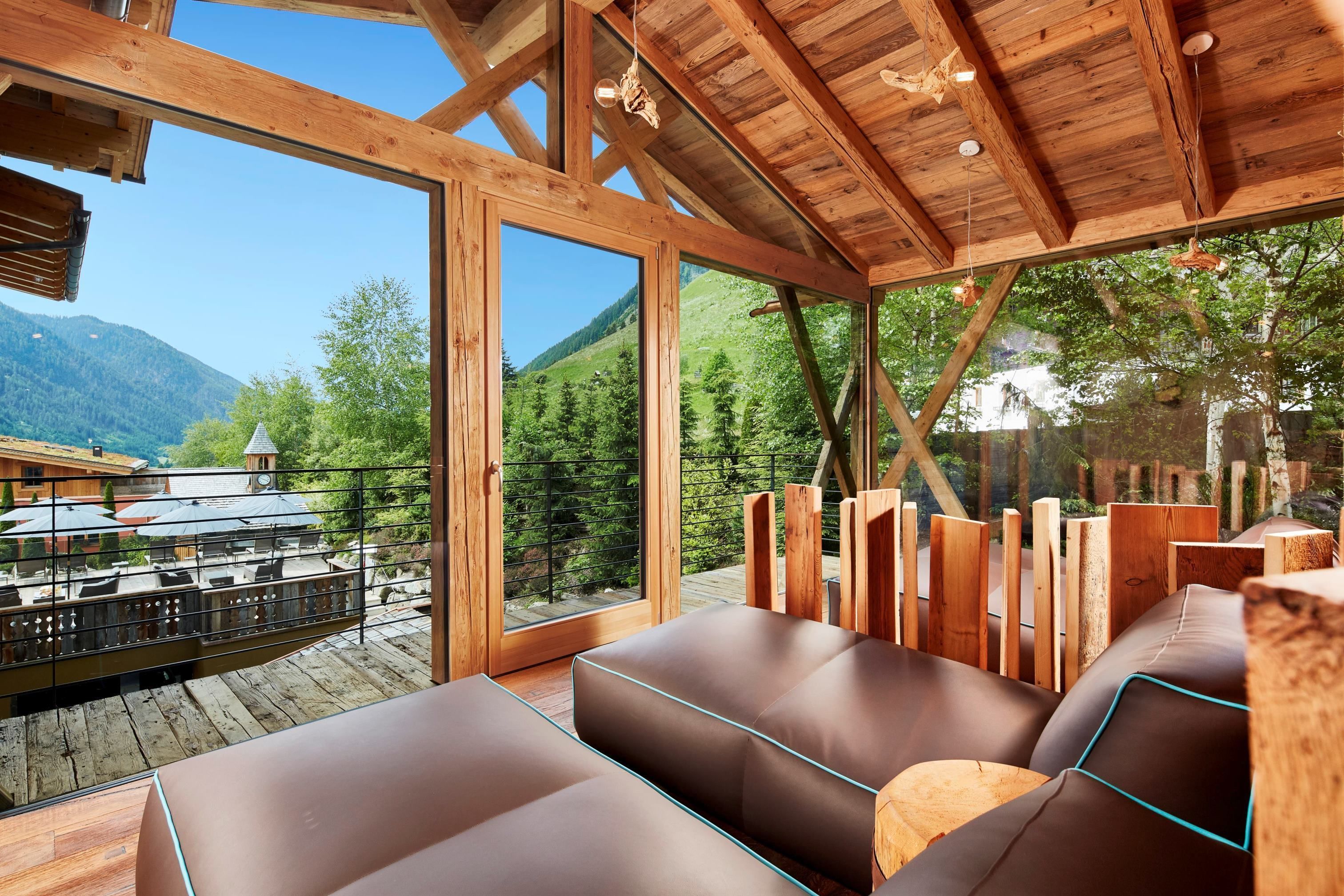 Couples treatment room(s), sauna, hot tub, body treatments, hydrotherapy