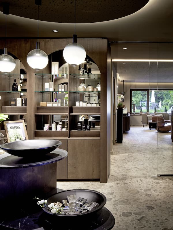 Couples treatment room(s), sauna, hot tub, body treatments, hydrotherapy