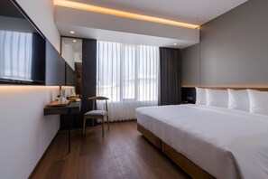Superior Room Hollywood | In-room safe, desk, blackout curtains, soundproofing - Hotel Santika Bangka (Pangkalpinang)