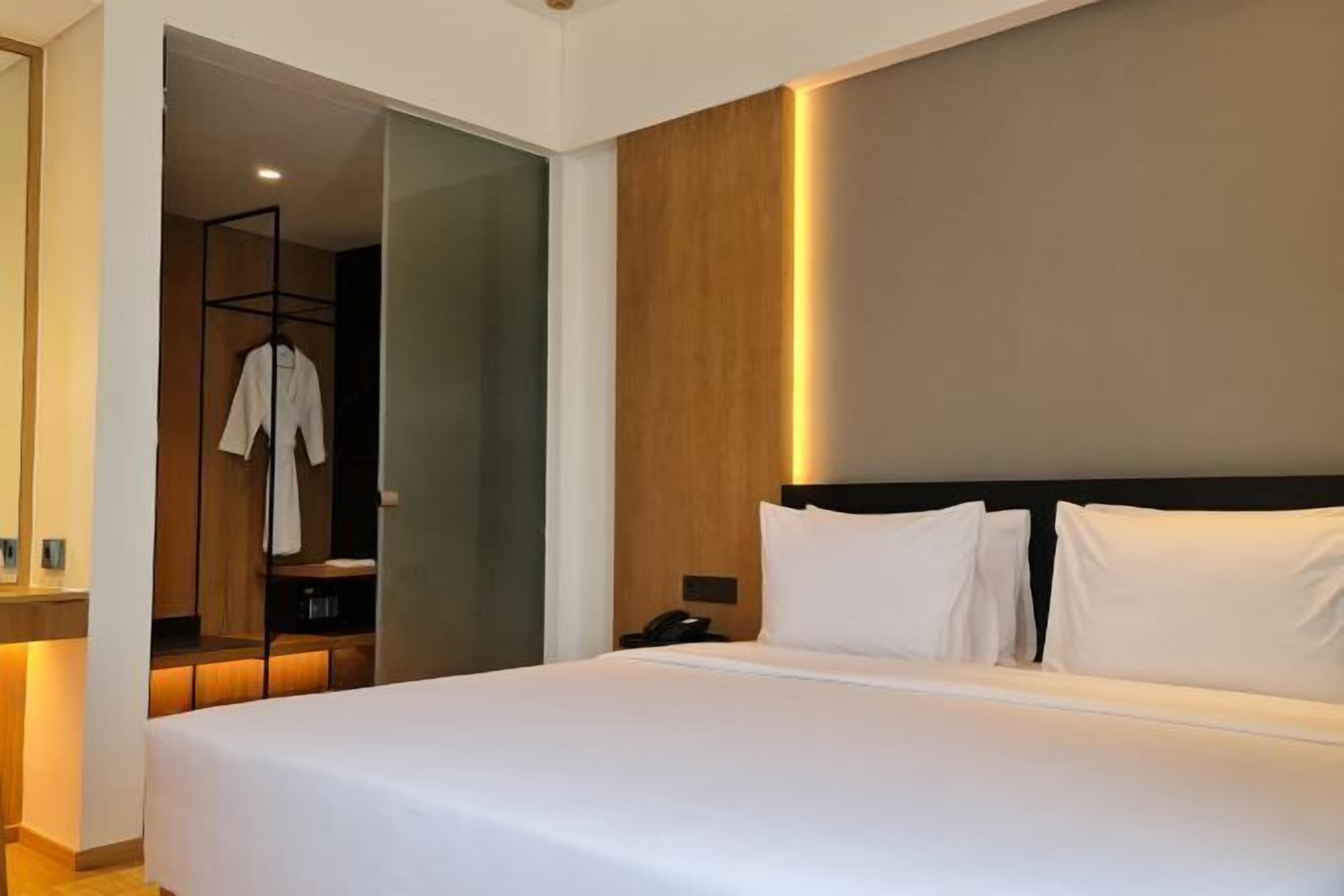 Caja de seguridad en la habitación, escritorio y cortinas blackout 