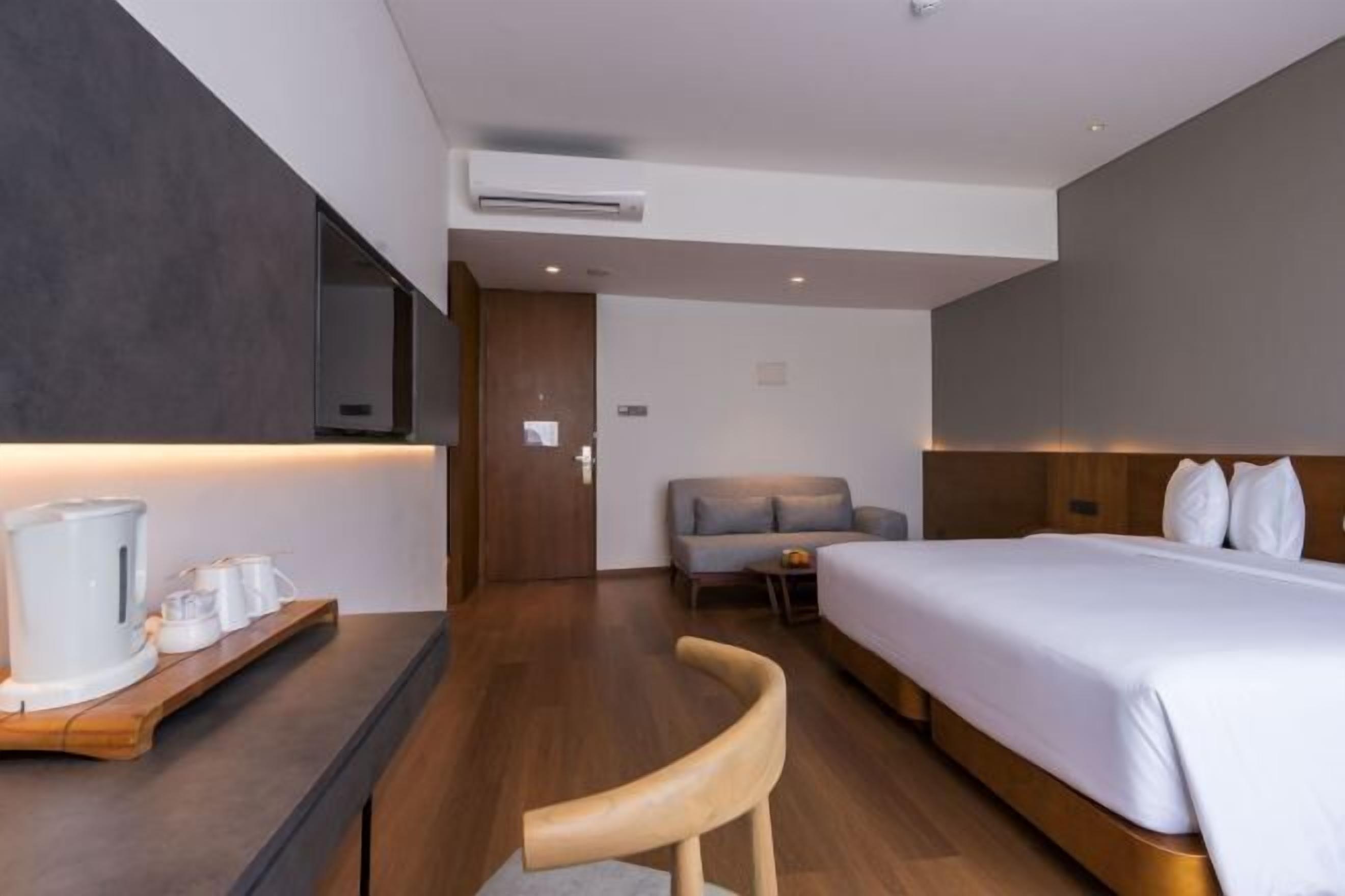 Caja de seguridad en la habitación, escritorio y cortinas blackout 