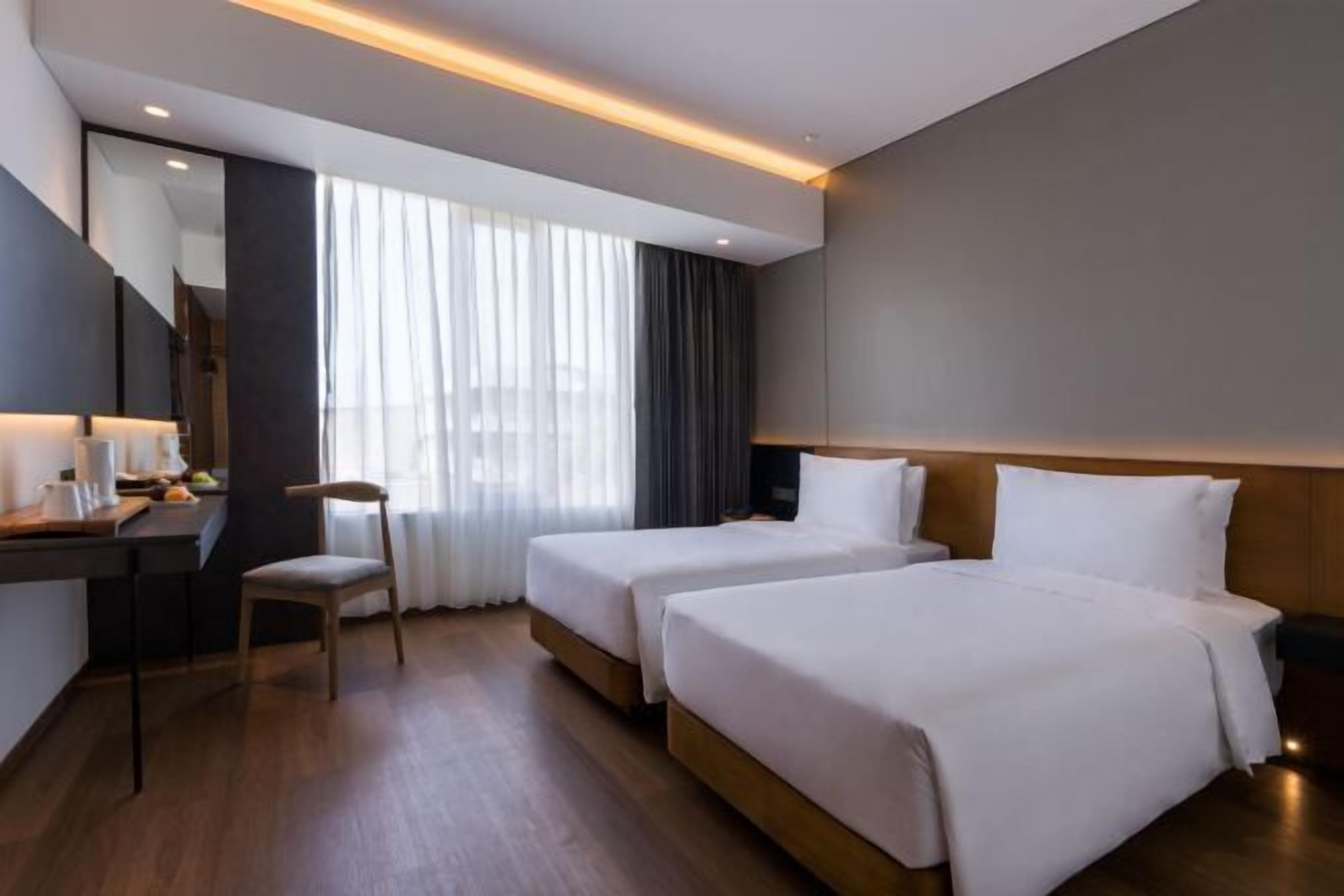 Caja de seguridad en la habitación, escritorio y cortinas blackout 