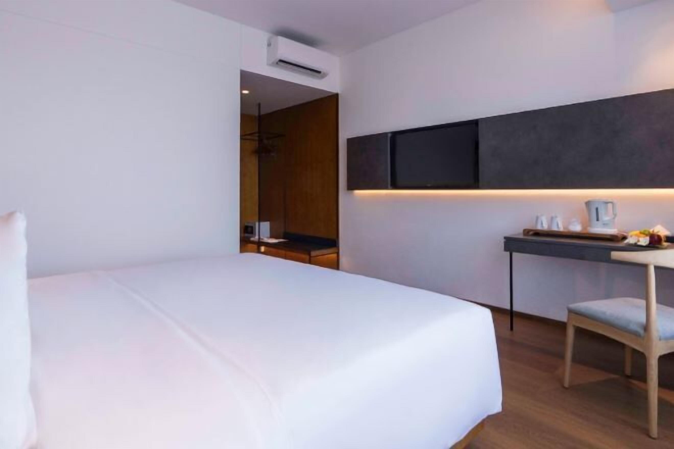 Caja de seguridad en la habitación, escritorio y cortinas blackout 