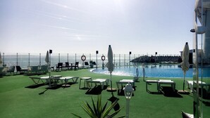 Indoor pool, outdoor pool, pool umbrellas - Bianca Beach Family & Resort (Agadir)