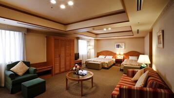 Premium bedding, desk, blackout drapes, free WiFi