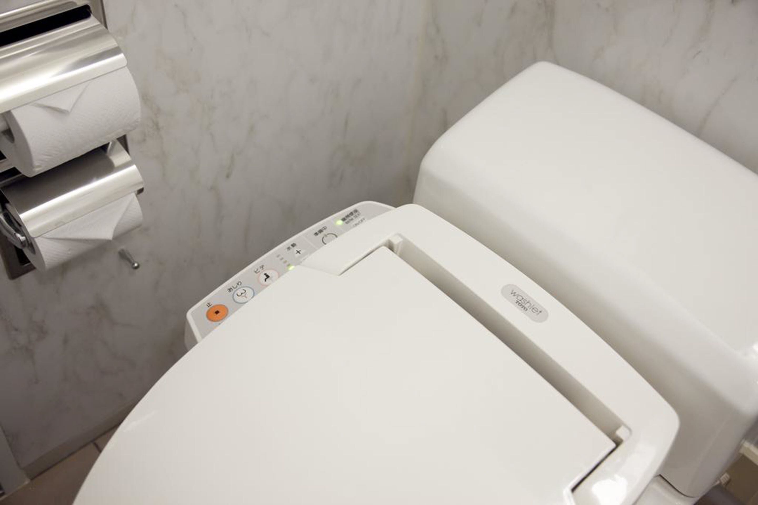 combined shower/bathtub, deep-soaking bathtub, free toiletries, slippers