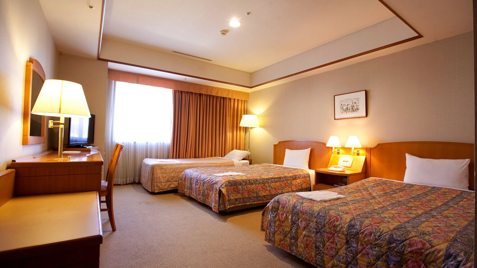 เครื่องนอนระดับพรีเมียม, โต๊ะทำงาน, ผ้าม่านกันแสง, Wi-Fi ฟรี