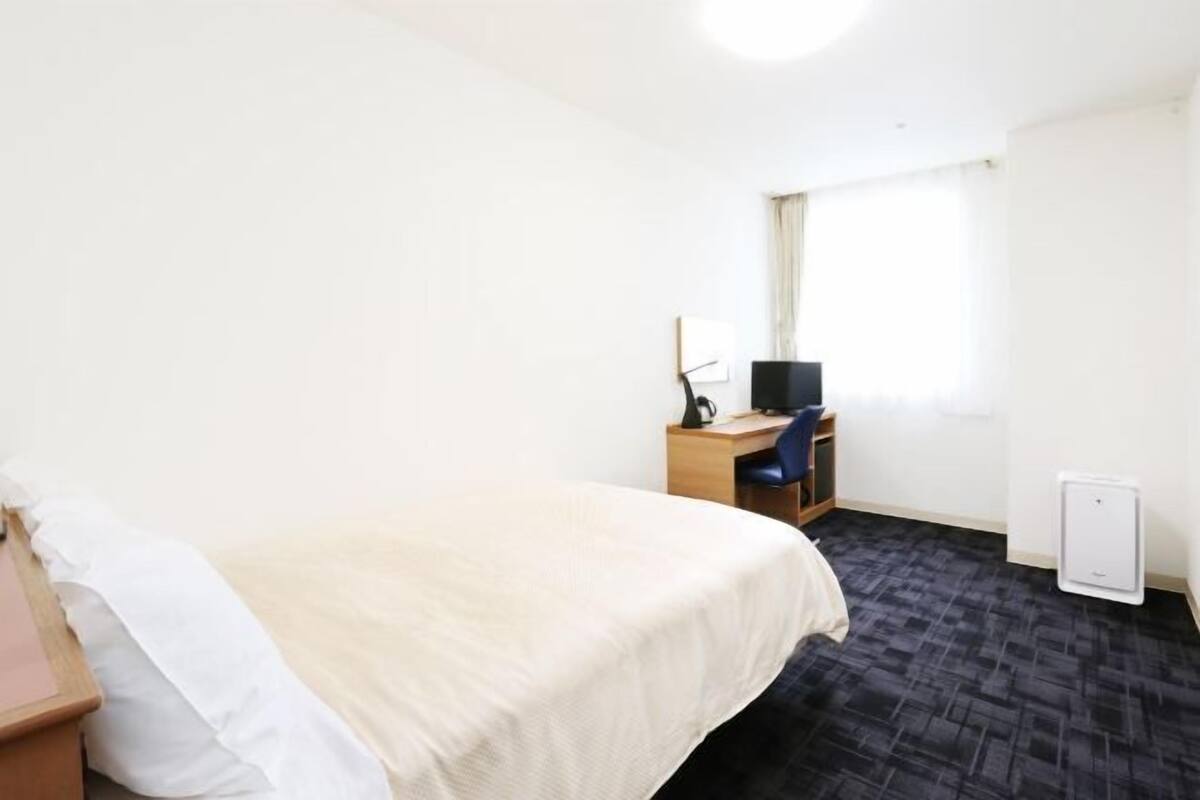Desk, soundproofing, iron/ironing board, free WiFi