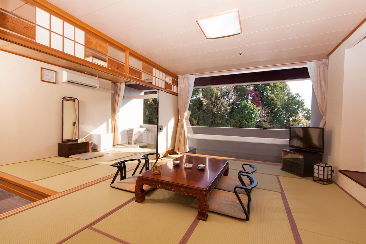 Japanese Style Room【16 Tatami mats】 (Shared Bathroom)