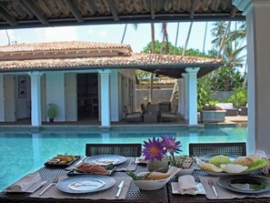 Daily buffet breakfast for a fee