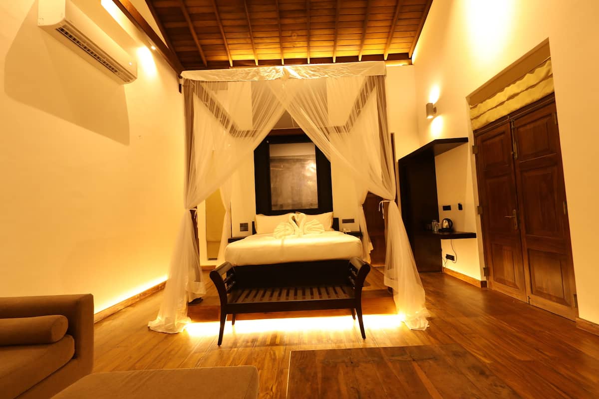 sea view suite | living room | tv, dvd player