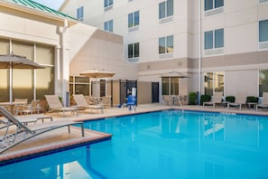 Outdoor pool, sun loungers