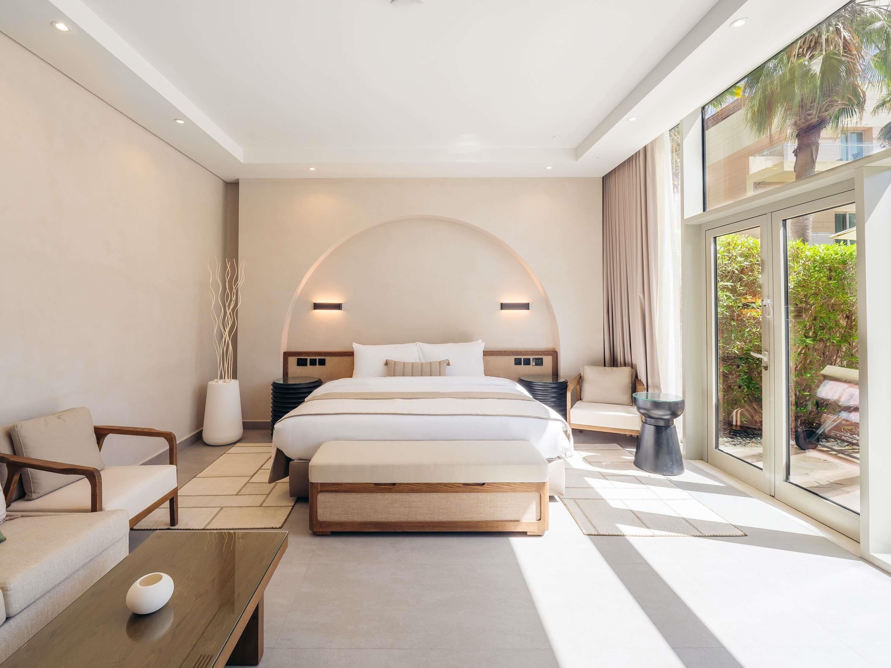 Rom, 1 kingsize-seng, adgang til basseng | Sengetøy av topp kvalitet, dundyner og senger med Select Comfort-madrass